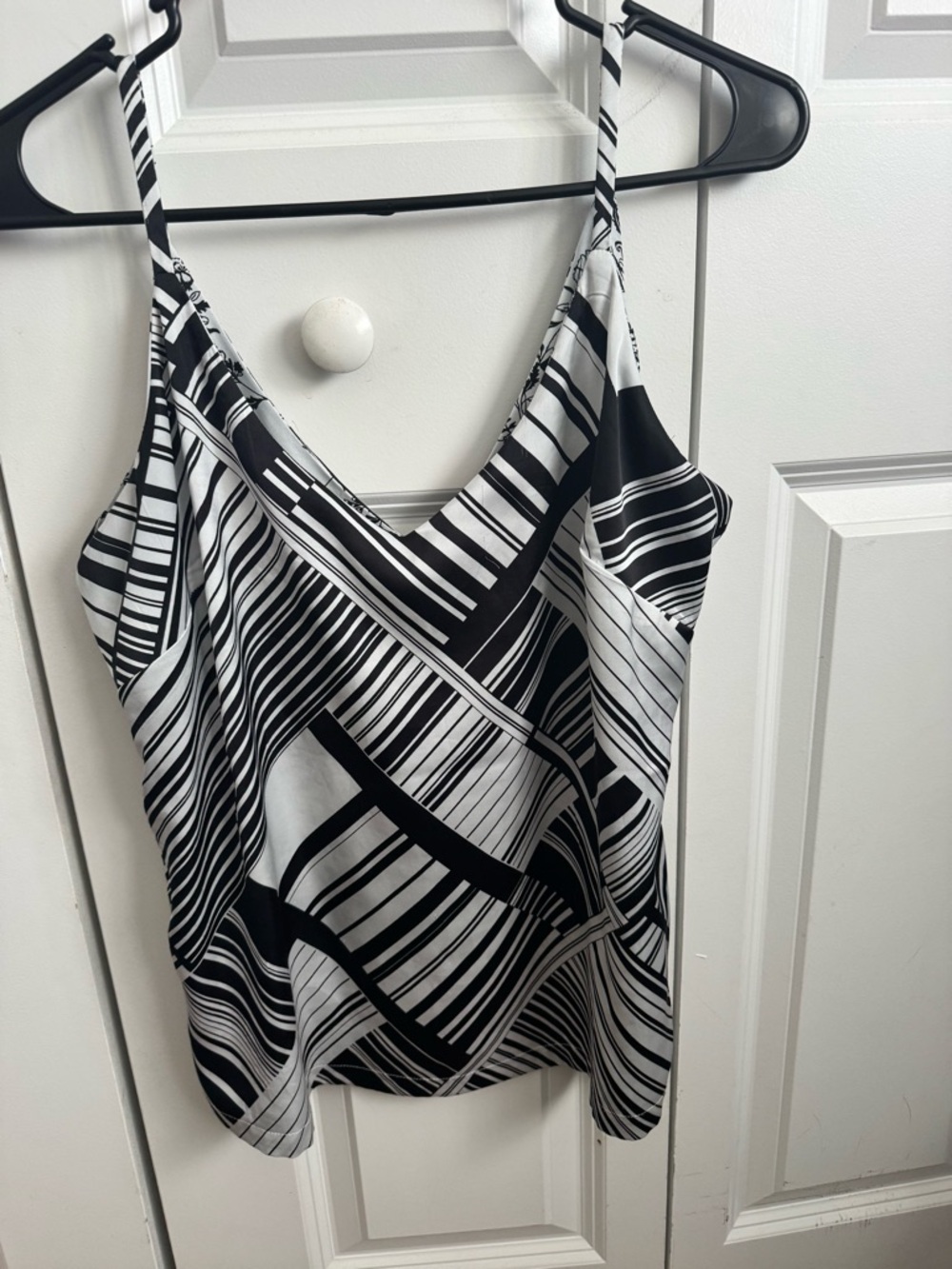 Reversible Black & White Striped V-Neck Cami Tank Top& Flowered Tank Top